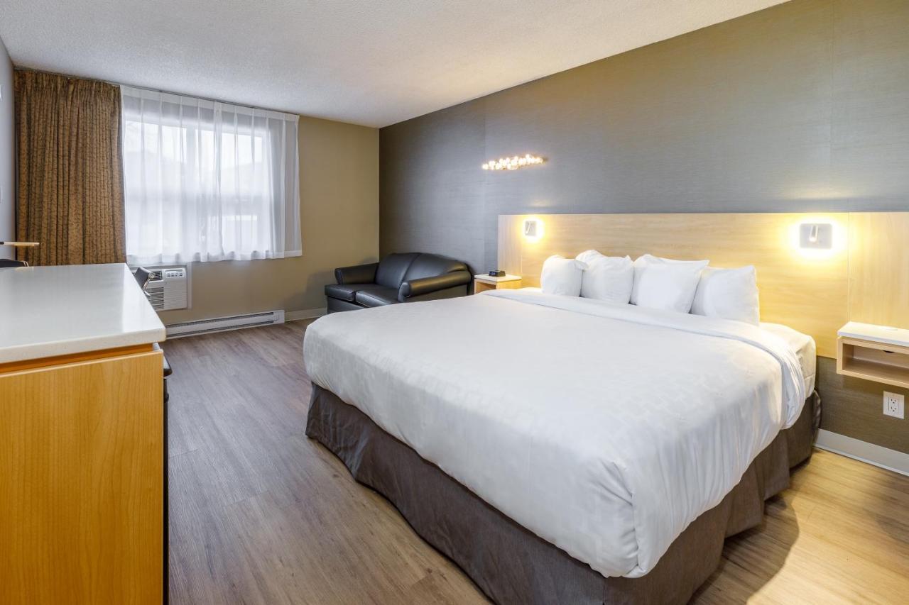 Clarion Pointe Quebec Airport Hotel Exterior photo