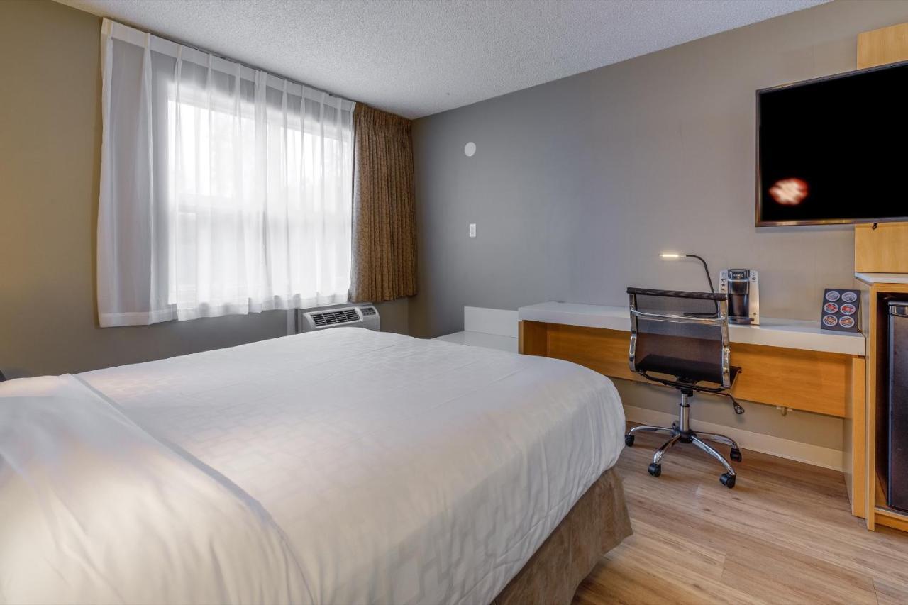 Clarion Pointe Quebec Airport Hotel Exterior photo