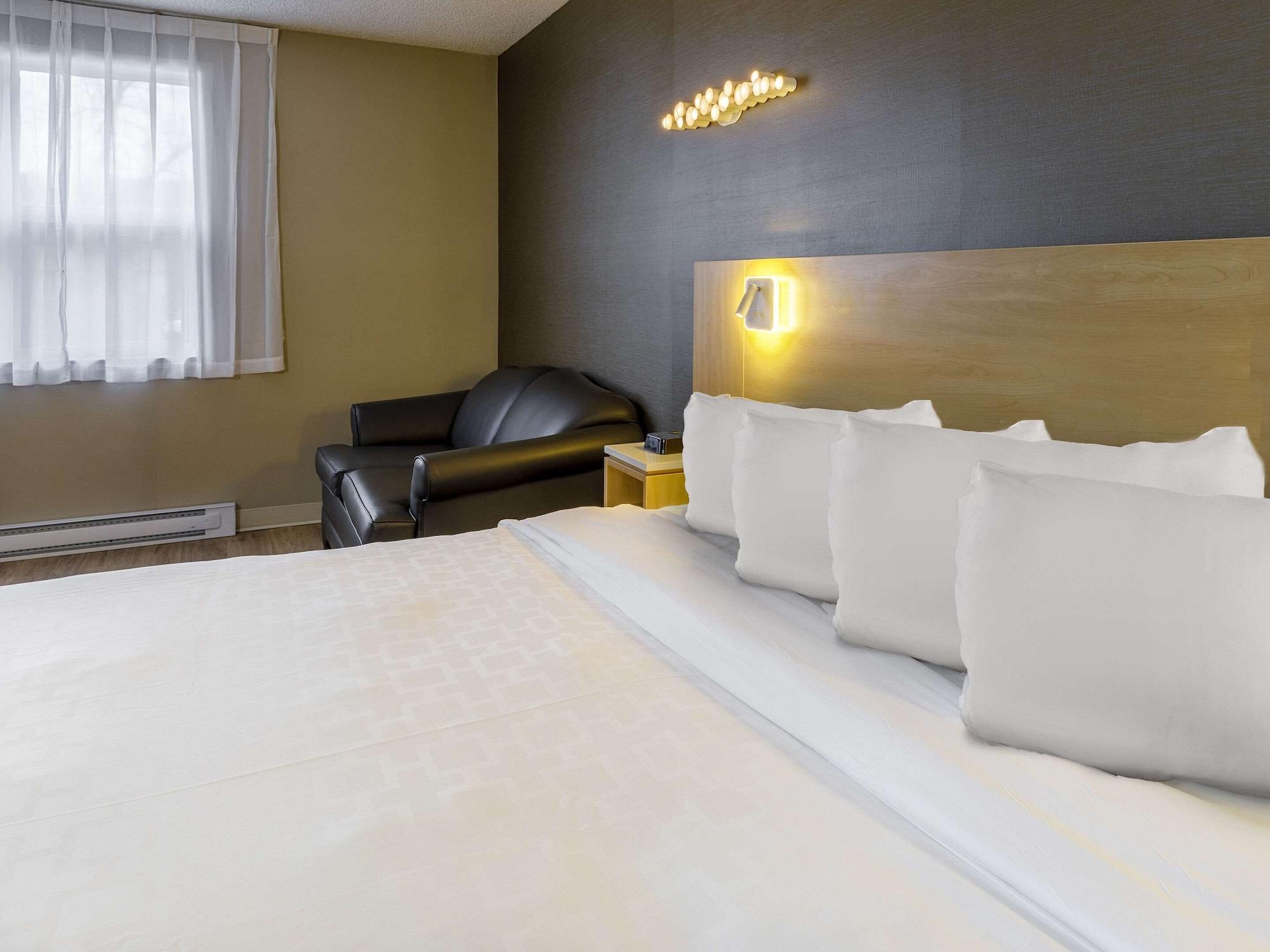 Clarion Pointe Quebec Airport Hotel Exterior photo
