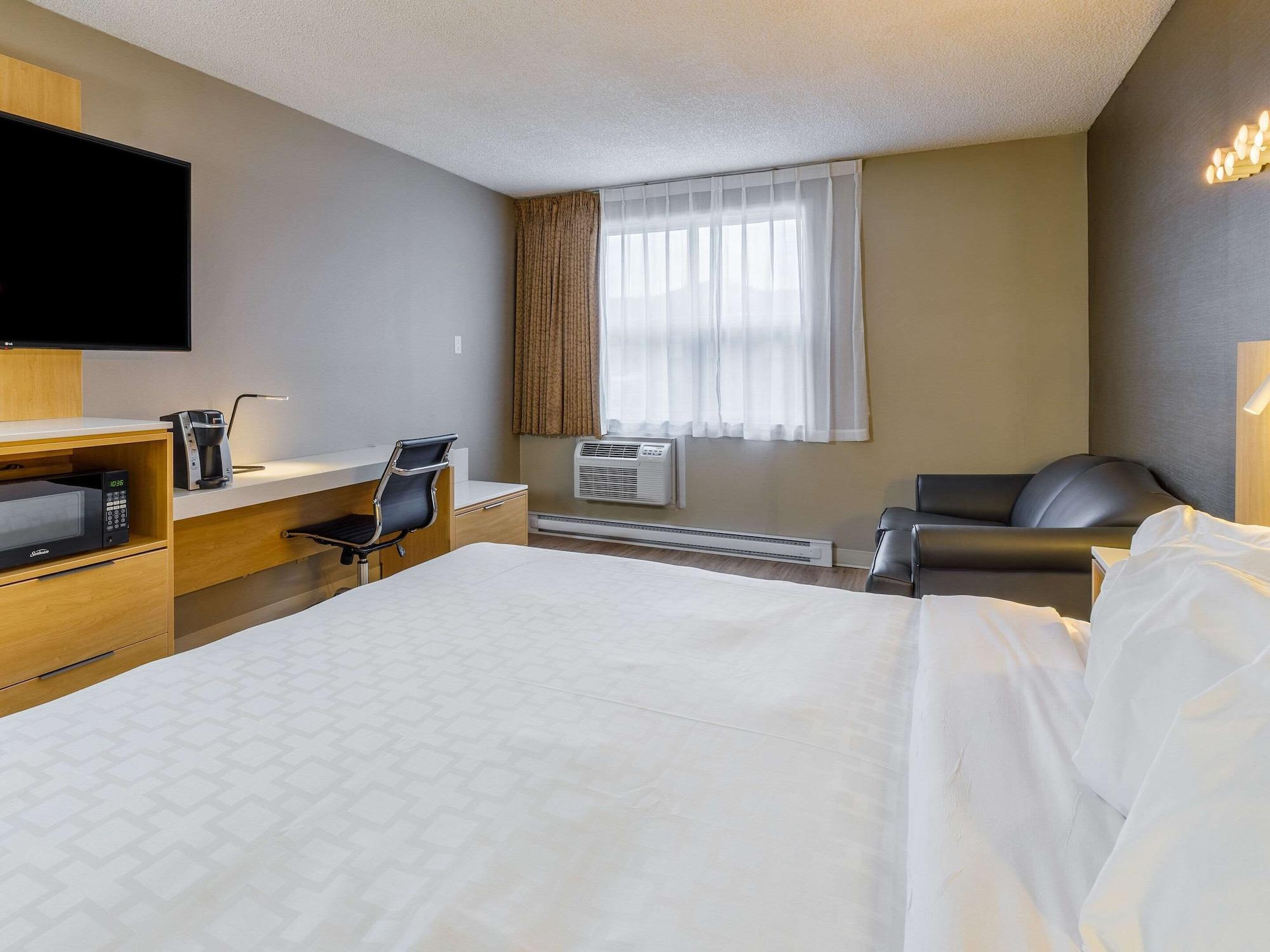 Clarion Pointe Quebec Airport Hotel Exterior photo