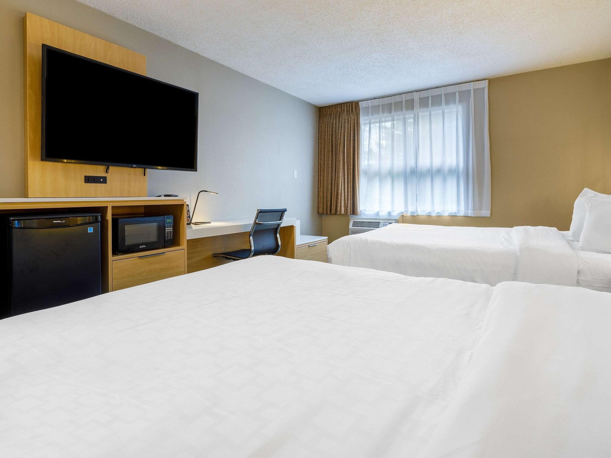 Clarion Pointe Quebec Airport Hotel Exterior photo