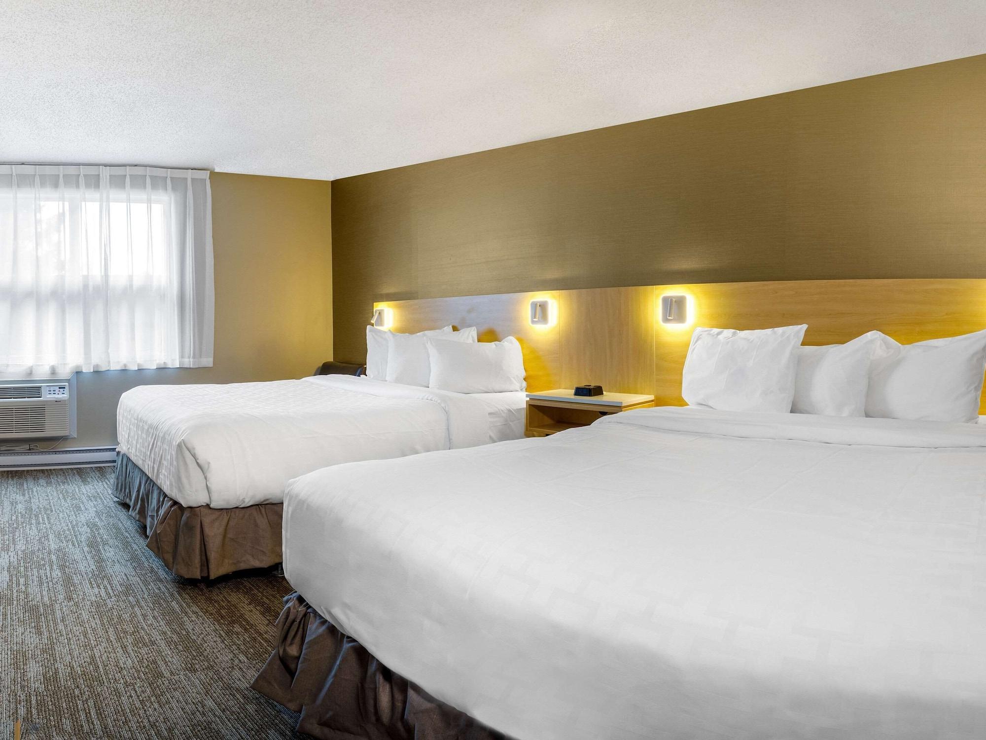 Clarion Pointe Quebec Airport Hotel Exterior photo