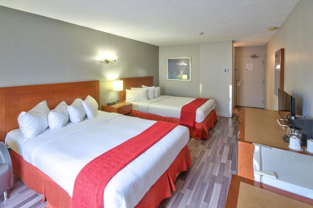 Clarion Pointe Quebec Airport Hotel Exterior photo