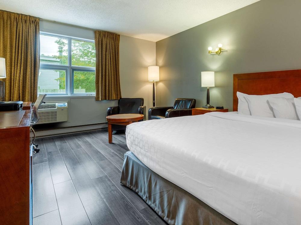Clarion Pointe Quebec Airport Hotel Exterior photo