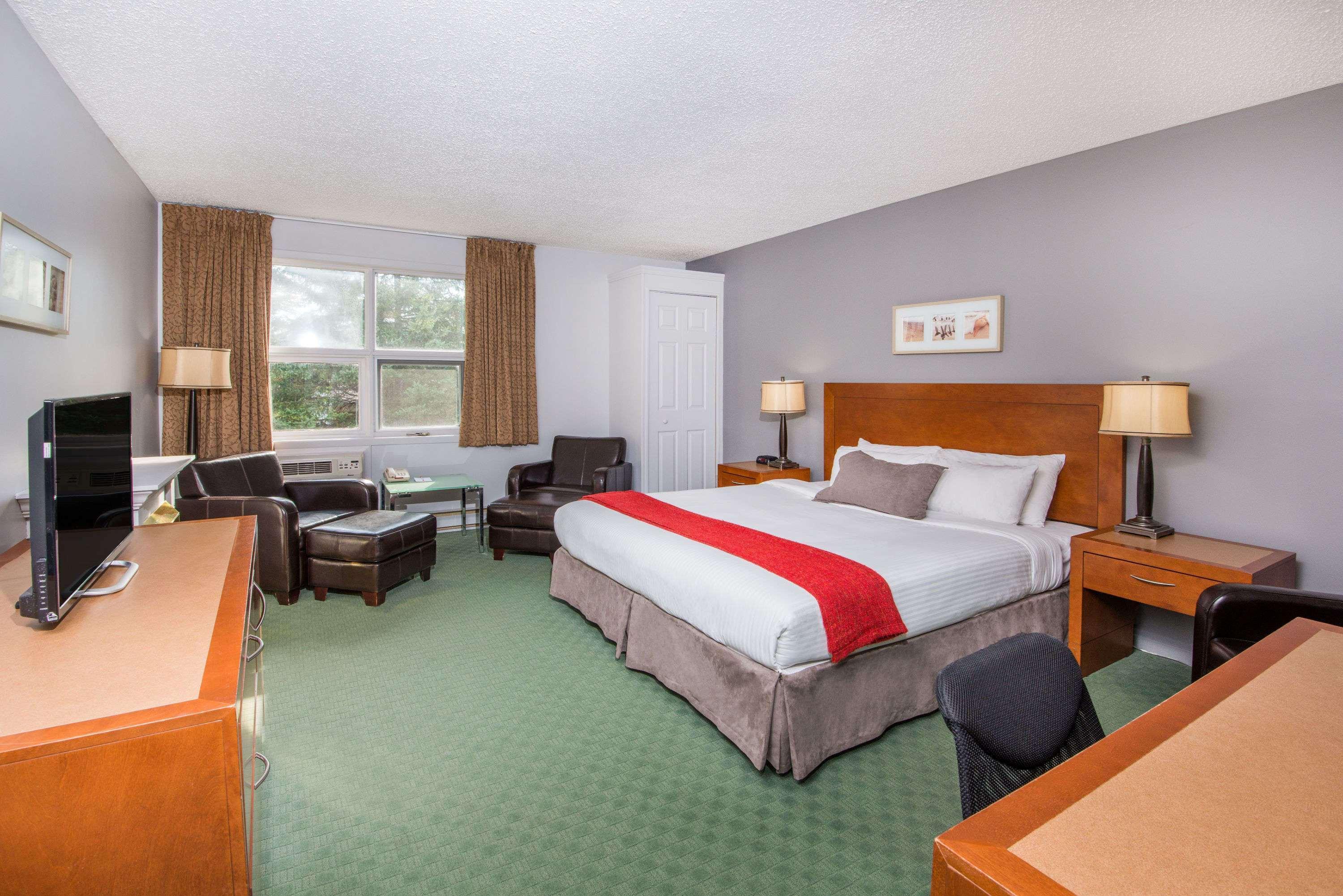 Clarion Pointe Quebec Airport Hotel Exterior photo