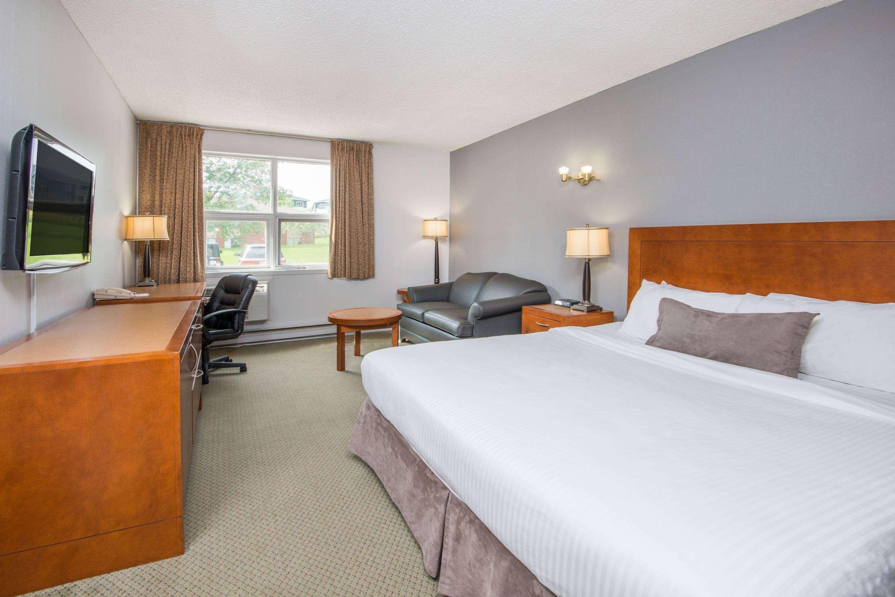 Clarion Pointe Quebec Airport Hotel Exterior photo
