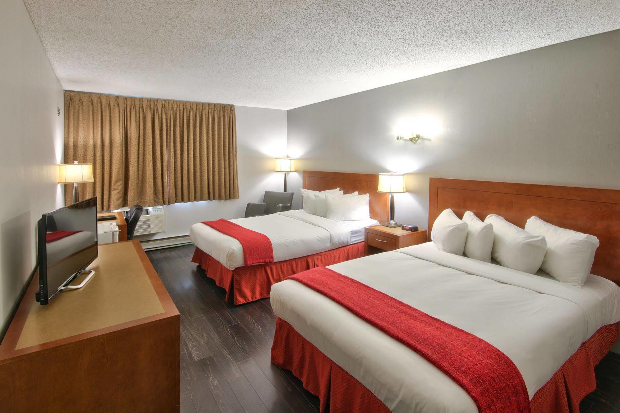 Clarion Pointe Quebec Airport Hotel Exterior photo