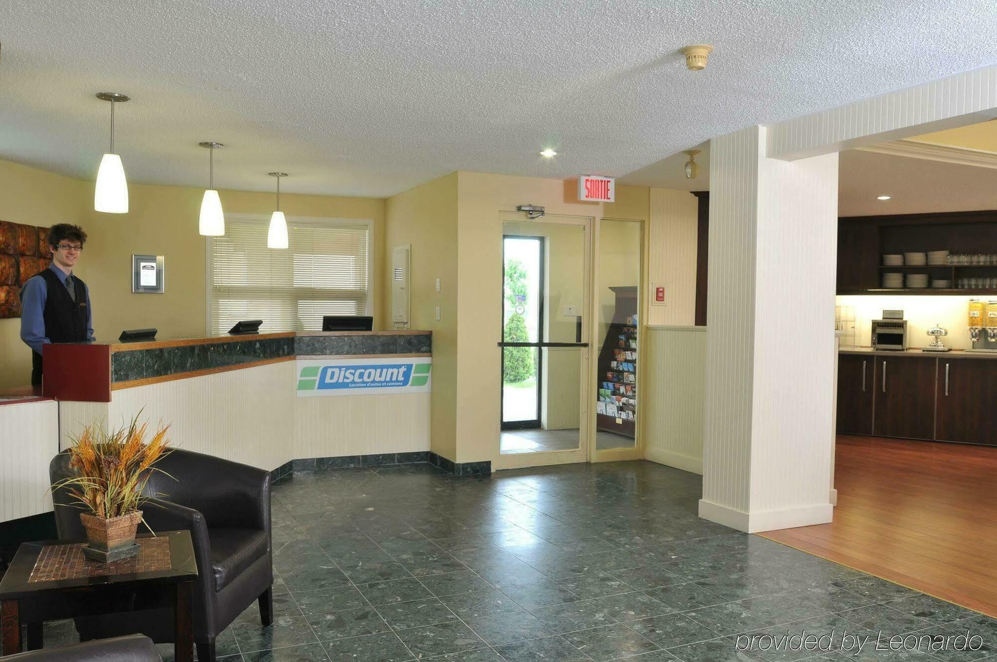 Clarion Pointe Quebec Airport Hotel Exterior photo